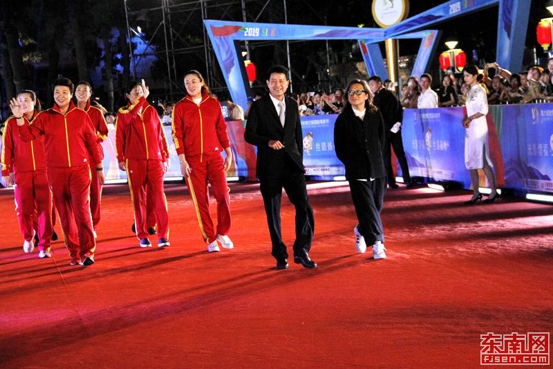 第六届丝绸之路国际电影节在福州开幕 百余名中外电影名人闪耀红毯图2