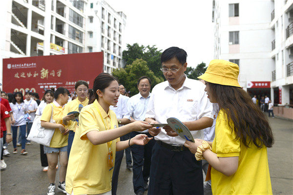 20200920校院领导检查迎新工作 (3).JPG
