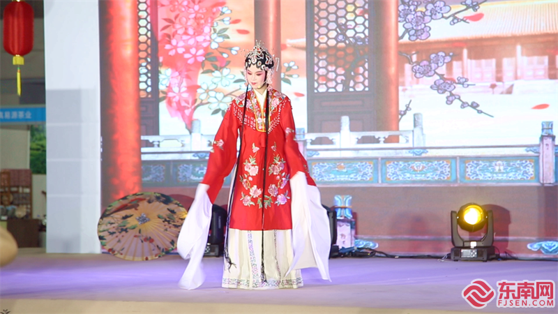 茶馆曲艺表演  东南网记者郭晓楷摄.png