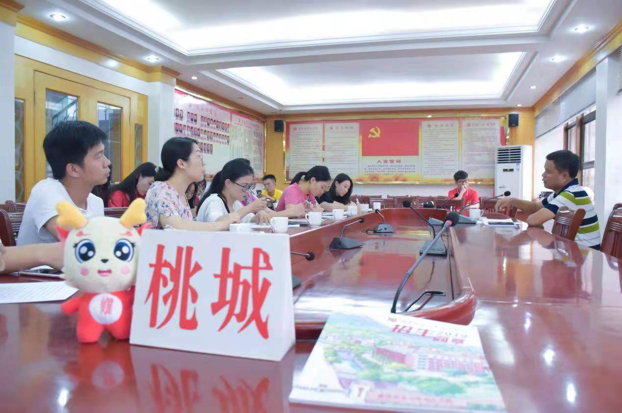 同学们在桃城镇调研 福师大协和学院供图.jpg