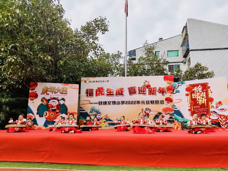 汉筝社团带来了汉筝表演《春眠不觉晓》 学校供图.jpg