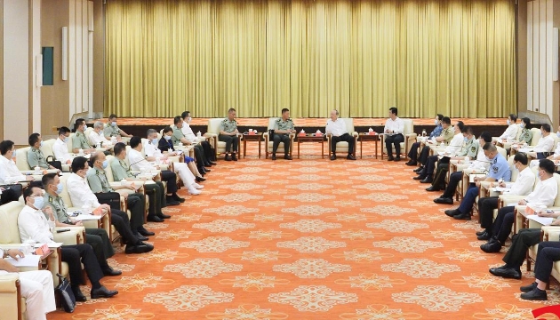 福建省“八一”军政座谈会举行