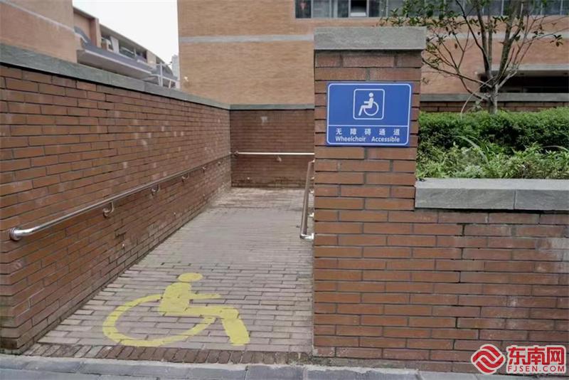 龙岩新罗区无障碍设施。林德轩 摄.jpg