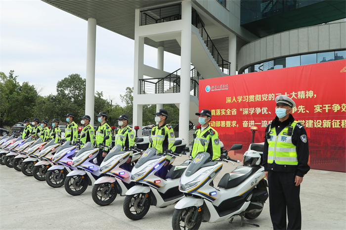 骑警风采.jpg