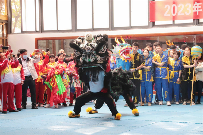 20230301-经济与法学系学生寻访醒狮传统技艺.jpg
