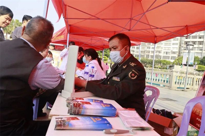 龙岩军分区义务诊疗.jpg