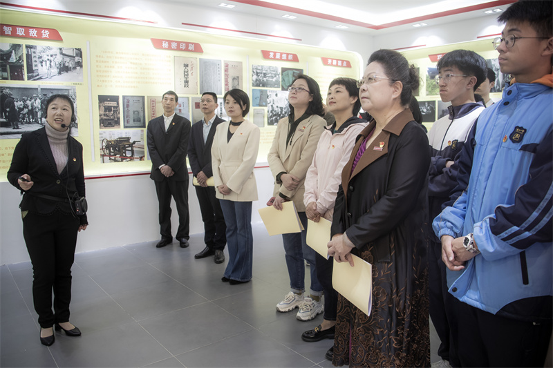3.参观罗峰红色教育基地6.jpg