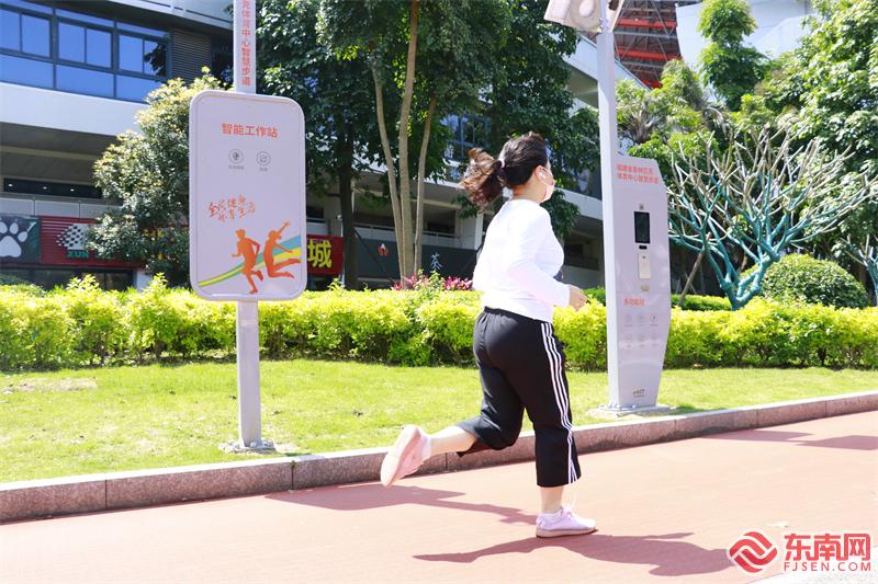 福建省奥林匹克体育中心智能健身步道设备 东南网记者郑晓丹 摄.JPG
