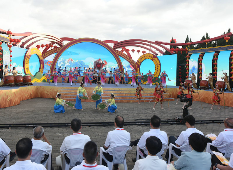 9月23日，龙岩上杭，福建主会场开场舞《山海欢歌节节高》.jpg