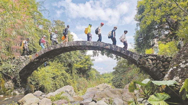  Fuzhou Yongtai: Outdoor lovers hiking in the countryside