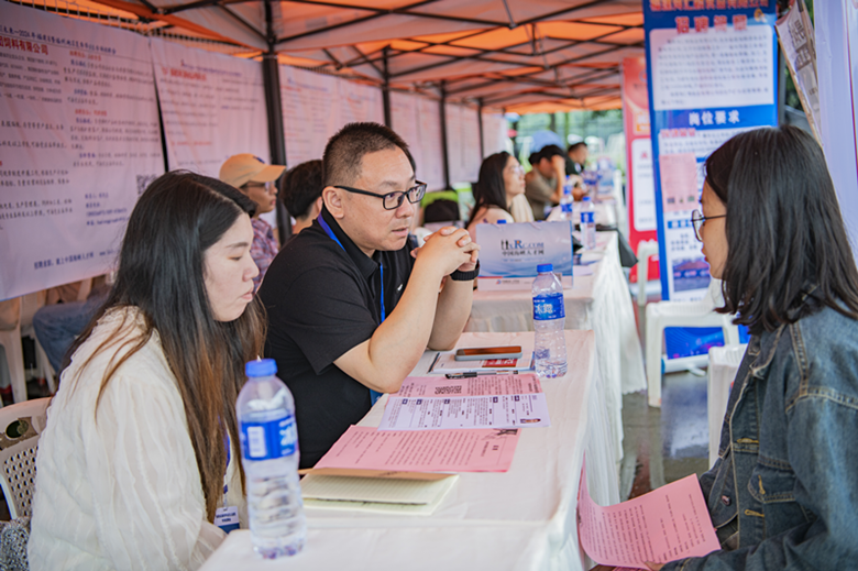 2024年夏季毕业生招聘会 提供近5000个岗位