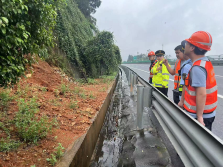 福州高速执法：加强雨天排查，拧紧公路“安全阀”340.png