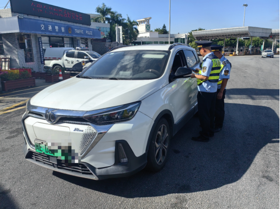 厦门高速执法支队查获无《道路运输证》参加客运经营违法行为