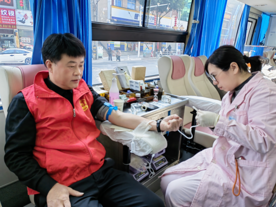 闽清公路中心黄饶杰：以热血之名，铸公路担当244.png
