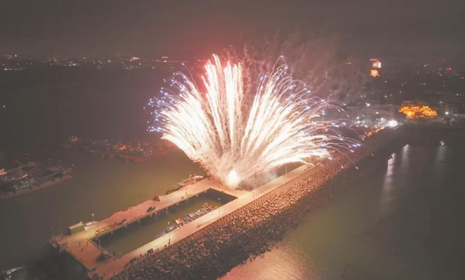 福建首个海岸烟花文旅地标单日吸引客流超12万人次