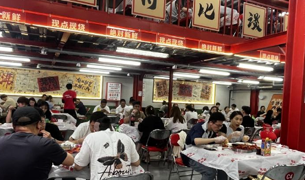 小龙虾“红”透福州消费市场