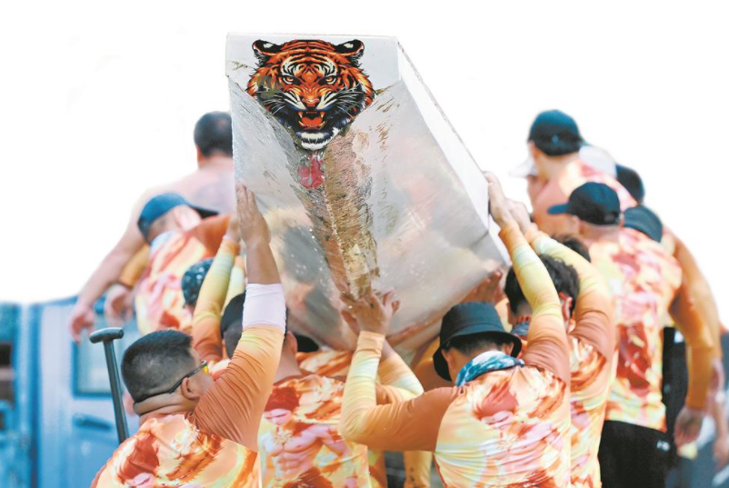 “猛虎”闹江