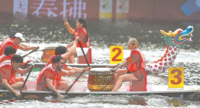 当“扒龙龙”遇到“洋面孔”