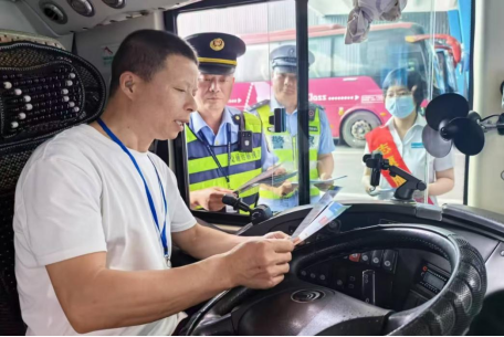 福州高速执法支队开展普法宣传活动，共筑出行安全防线607.png
