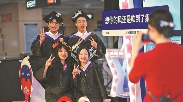 虎扑篮球：地铁站里快闪 定格“留厦记忆”