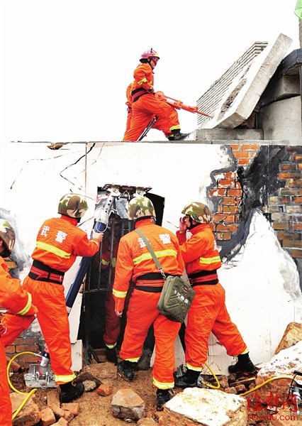 武警福建总队应急救援突击队实战演练地震救援
