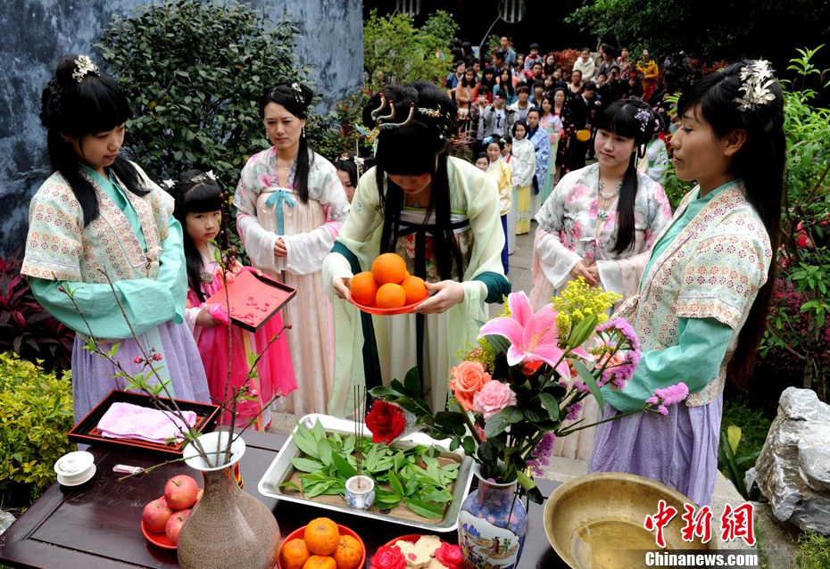 福建汉服爱好者花朝节祭拜花神