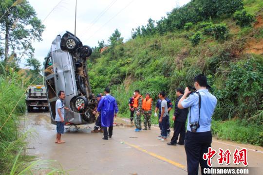 福建平和面包车坠河续：5名失踪孩子遗体全找到