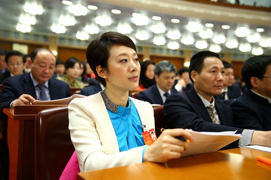 3月9日，全国人大代表许婷在北京人民大会堂出席十二届全国人大二次会议第二次全体会议。。新华社记者 陈建力摄