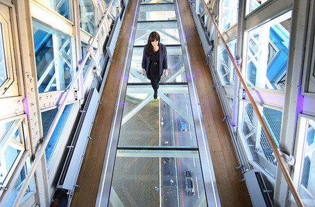 伦敦塔桥新添玻璃地板 可360度饱览泰晤士河风光