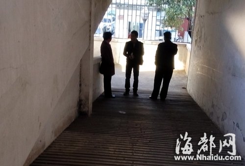 江西女跪地向男友求婚 分娩前男友却失联(图)