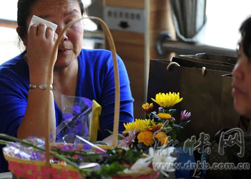 福州53位逝者集体海葬　七旬母亲带儿子灵骨参与