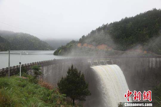 福建周宁县普降暴雨乡镇24小时过程雨量最高达200毫米