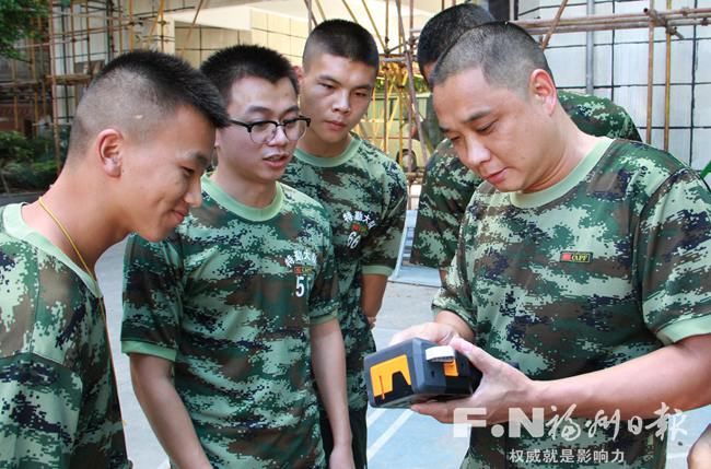福建消防部队首位“兵王”诞生　为士兵最高军衔