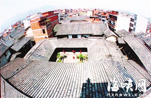 闽清县坂东镇新壶村的宏琳厝，是全国最大的单体古民居，有“民间故宫”之称