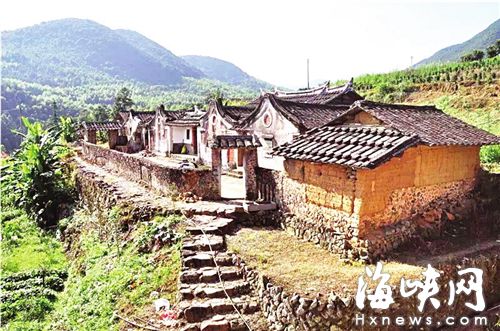 漳州市华安县福田村的燕尾楼，是其特色传统建筑