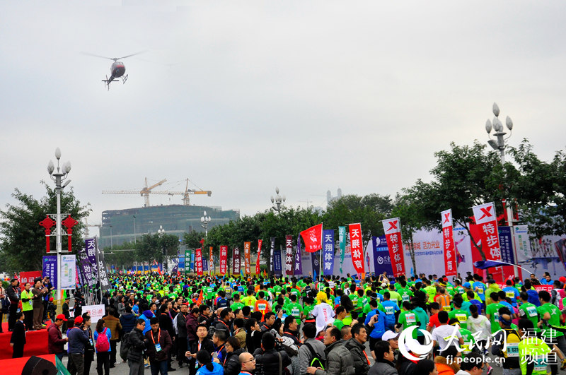 2015福州国际马拉松赛。吴隆重摄（资料图）