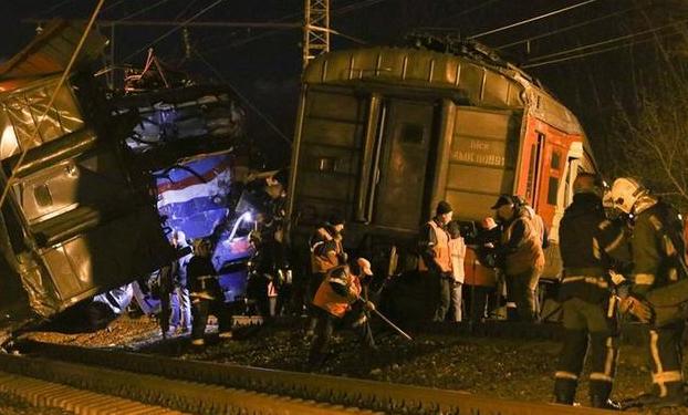 （外代一线）（10）俄罗斯两列火车相撞50人受伤