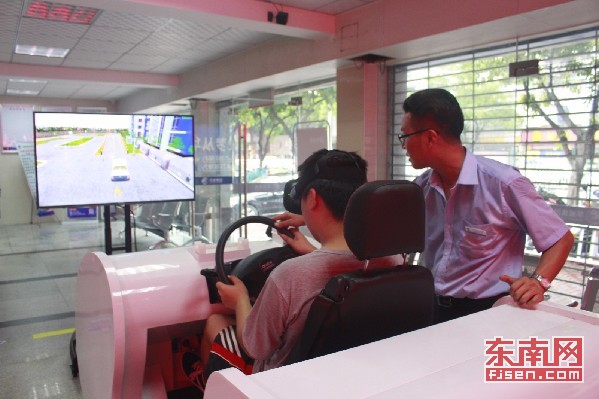 东南网事：福州驾校引入“VR学车”模式