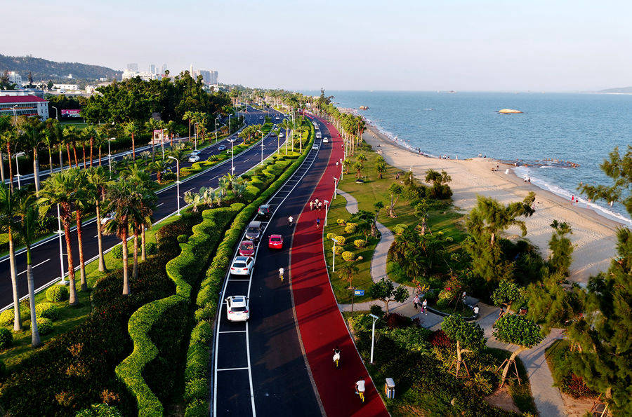 厦门美丽的环岛路。（厦门日报 王火炎 摄）