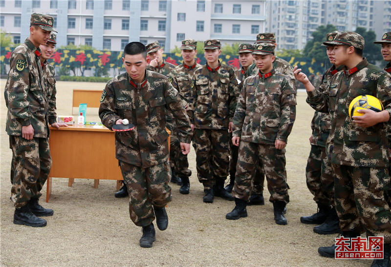 游园闹新春 福建武警让新兵感受部队大家庭温暖