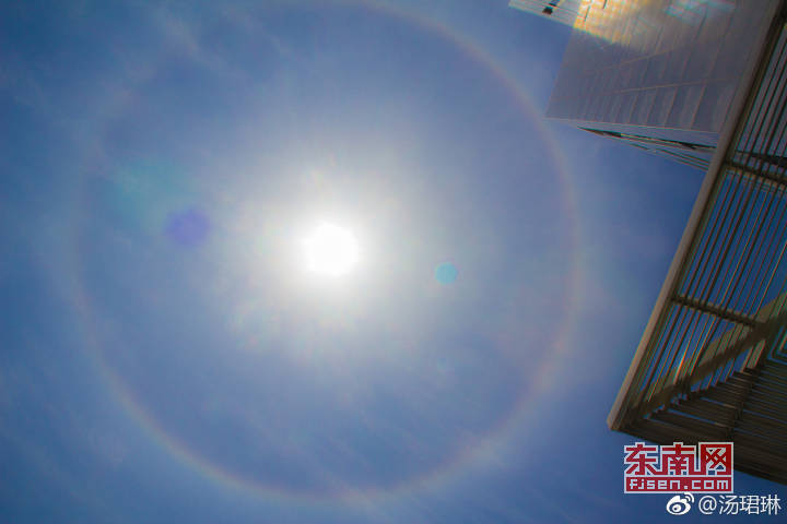 福州市上空出现的日晕现象 汤珺琳摄1.jpg