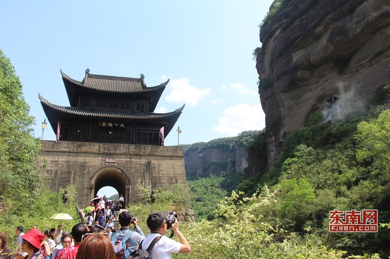 "汶川地震十周年"剑阁县:蜀道剑门关旅游经济"腾飞"