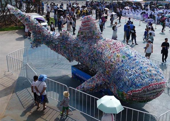 #（社会）（3）山东日照：废旧塑料瓶变“鲸鲨”