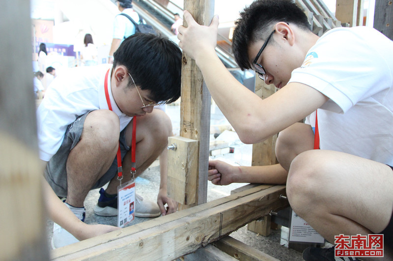 来自福建工程学院的学子们带来作品《钩玄猎秘》已初具模型 东南网记者林峰峰 摄.jpg