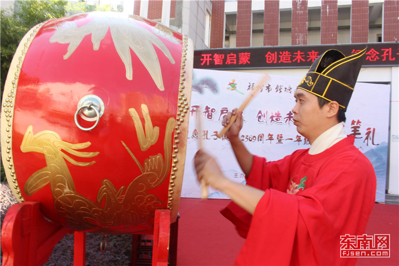 击鼓鸣志（东南网记者 张立庆摄）.jpg