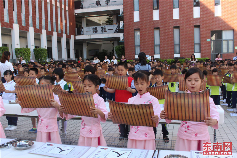 同学们诵读简书《论语》.jpg