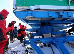 （“雪龙”探南极·图文互动）（1）特写：冰天雪地“修橇战”