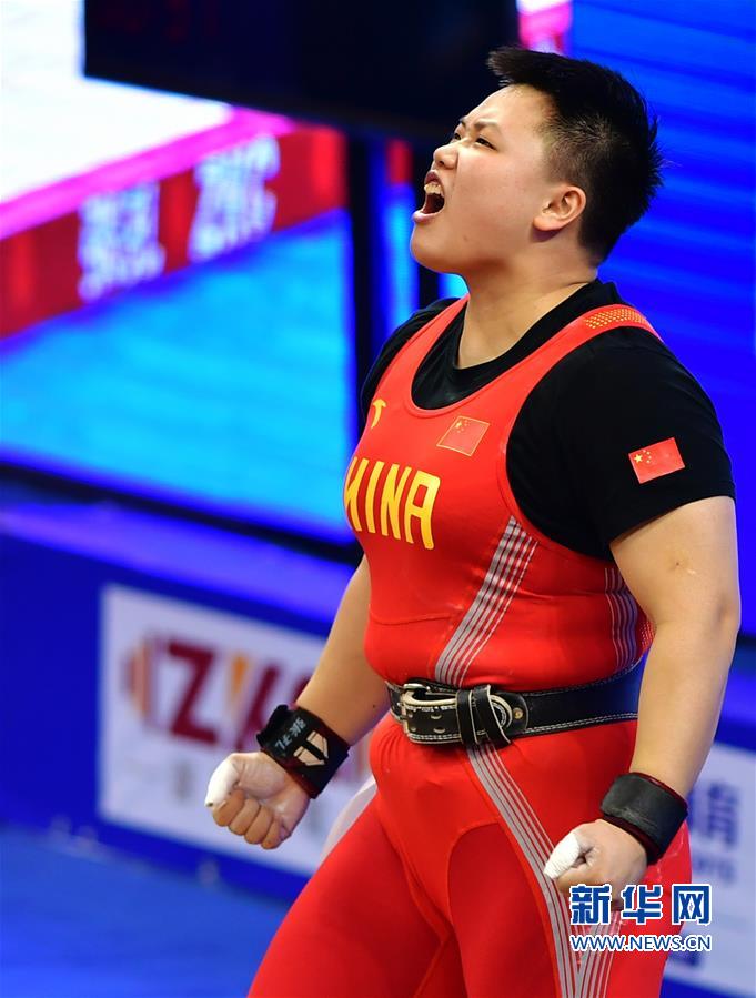 （体育）（1）举重——世界杯赛:敖辉获女子87公斤级抓举冠军