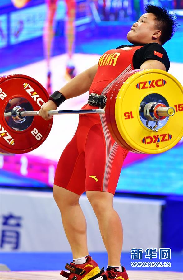 （体育）（2）举重——世界杯赛:敖辉获女子87公斤级抓举冠军