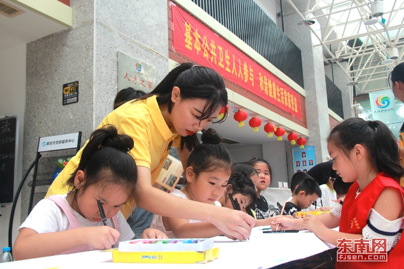 世界人口日，南安市小朋友用画笔绘幸福未来图2